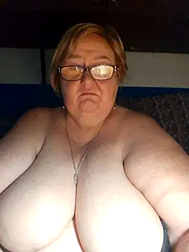 Snapshot of Awn290668 chatting on 09-08-25, 04:28 Awn290668 online show from 09-08-25, 04:28