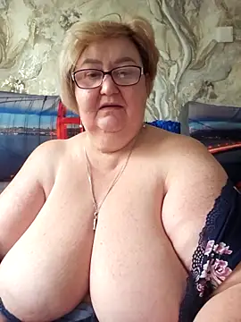 Snapshot of Awn290668 chatting on 10-22-25, 05:40 Awn290668 online show from 10-22-25, 05:40