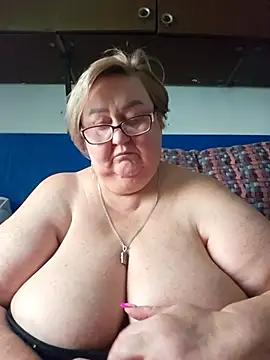 Snapshot of Awn290668 chatting on 09-21-25, 05:23 Awn290668 online show from 09-21-25, 05:23