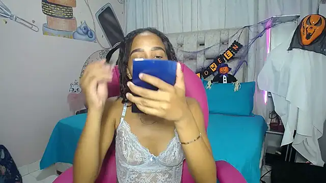 EMMA SWEETT1 online show from 10-24-25, 01:10