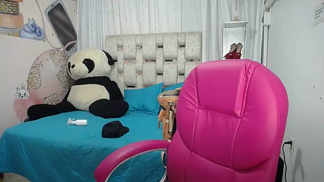 EMMA SWEETT1 online show from 11-17-25, 12:42