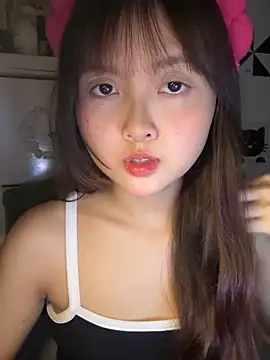 Snapshot of Alice1818 chatting on 10-18-25, 07:27 Alice1818 online show from 10-18-25, 07:27