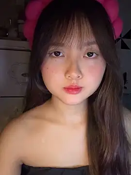 Snapshot of Alice1818 chatting on 10-10-25, 07:15 Alice1818 online show from 10-10-25, 07:15