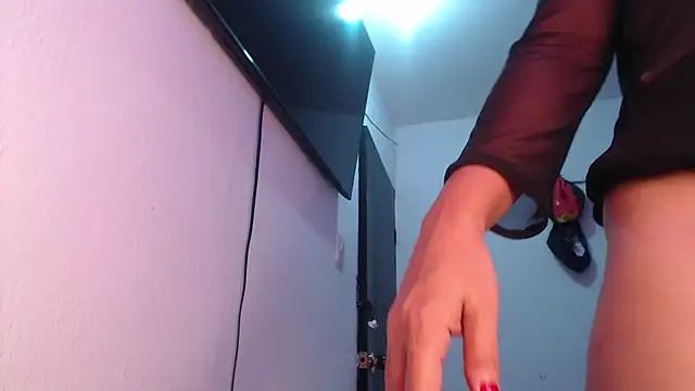 Snapshot of Alizloven chatting on 01-27-25, 10:38 Alizloven online show from 01-27-25, 10:38