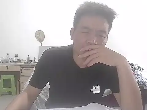 kisstoyousoon2024 online show from 10-13-25, 07:43