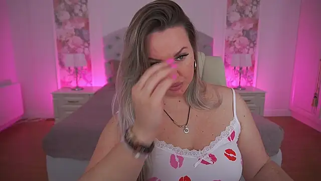 KiraCandyS online show from 04-10-26, 08:16