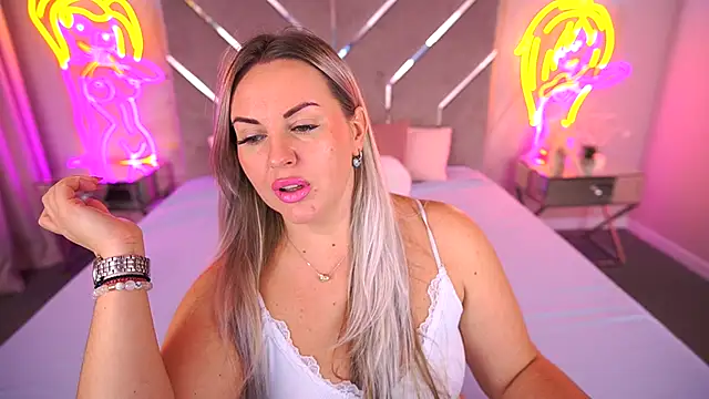 KiraCandyS online show from 11-10-25, 10:04