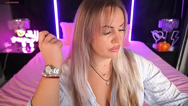 KiraCandyS online show from 11-18-25, 10:02