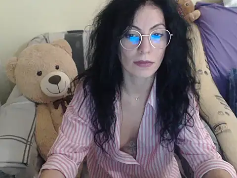 Snapshot of Emmatoo chatting on 01-11-26, 06:48 Emmatoo online show from 01-11-26, 06:48