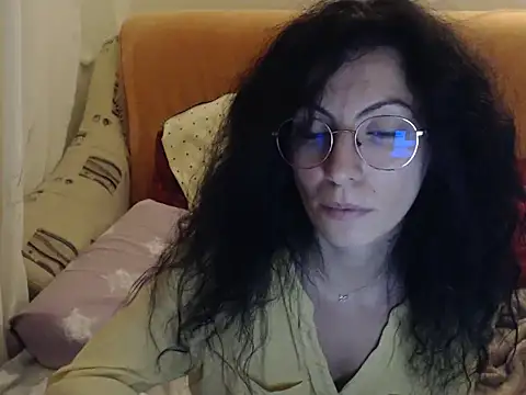 Snapshot of Emmatoo chatting on 11-18-25, 08:34 Emmatoo online show from 11-18-25, 08:34