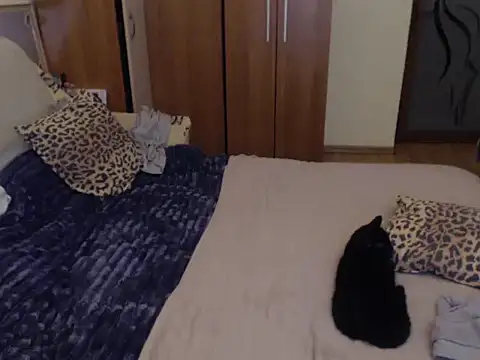 Snapshot of Emmatoo chatting on 12-21-25, 12:40 Emmatoo online show from 12-21-25, 12:40