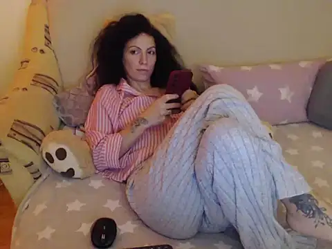 Snapshot of Emmatoo chatting on 02-05-26, 05:20 Emmatoo online show from 02-05-26, 05:20