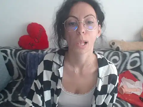 Emmatoo online show from 04-15-26, 03:05