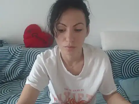 Snapshot of Emmatoo chatting on 06-02-26, 09:42 Emmatoo online show from 06-02-26, 09:42