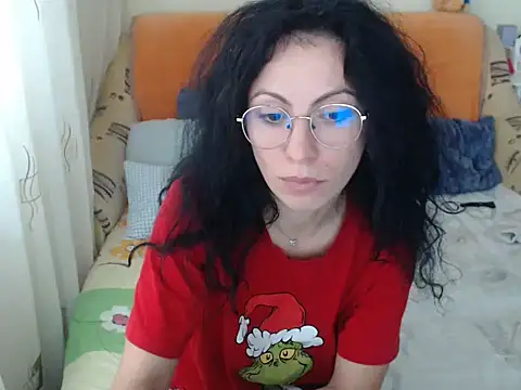 Snapshot of Emmatoo chatting on 11-25-25, 11:10 Emmatoo online show from 11-25-25, 11:10