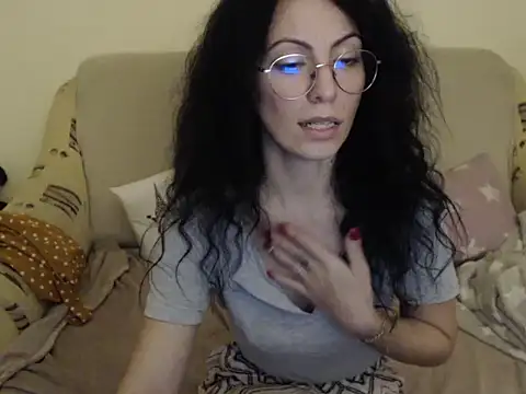 Snapshot of Emmatoo chatting on 02-15-26, 09:58 Emmatoo online show from 02-15-26, 09:58