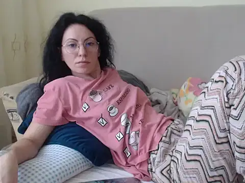 Snapshot of Emmatoo chatting on 02-24-26, 07:42 Emmatoo online show from 02-24-26, 07:42