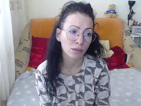 Snapshot of Emmatoo chatting on 11-21-25, 10:36 Emmatoo online show from 11-21-25, 10:36