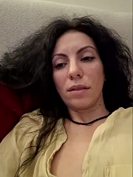 Snapshot of Emmatoo chatting on 12-18-25, 01:00 Emmatoo online show from 12-18-25, 01:00