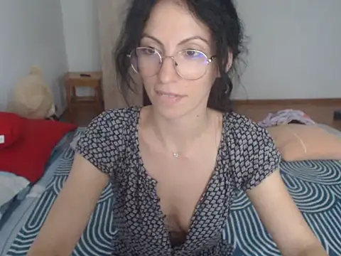 Snapshot of Emmatoo chatting on 07-13-26, 05:29 Emmatoo online show from 07-13-26, 05:29