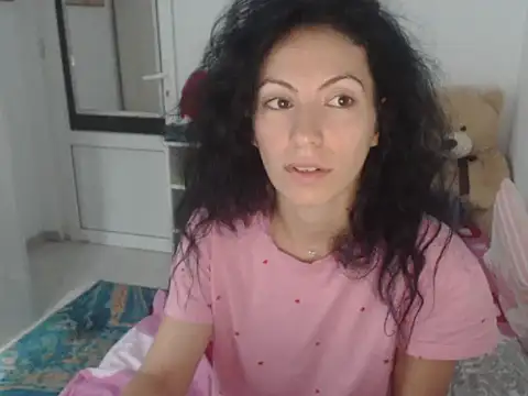 Snapshot of Emmatoo chatting on 06-20-26, 06:07 Emmatoo online show from 06-20-26, 06:07