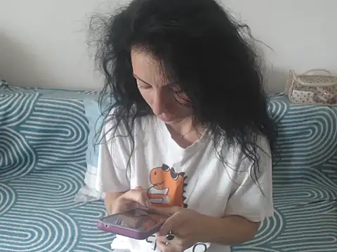 Snapshot of Emmatoo chatting on 05-20-26, 11:40 Emmatoo online show from 05-20-26, 11:40