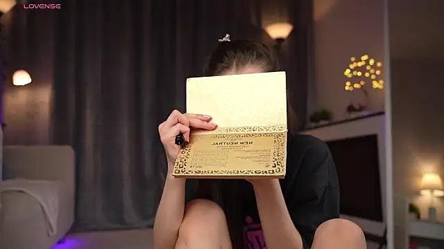 Snapshot of Amely_Young chatting on 02-19-26, 01:46 Amely Young online show from 02-19-26, 01:46