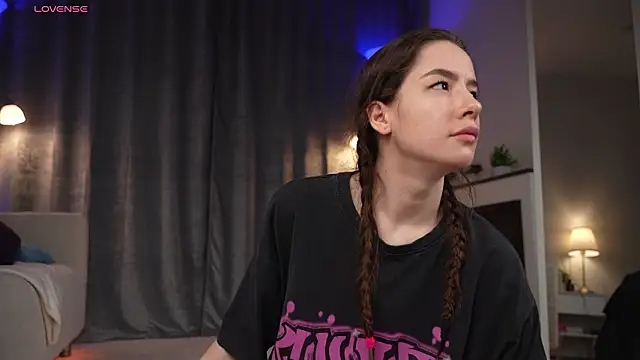 Snapshot of Amely_Young chatting on 02-12-26, 02:22 Amely Young online show from 02-12-26, 02:22