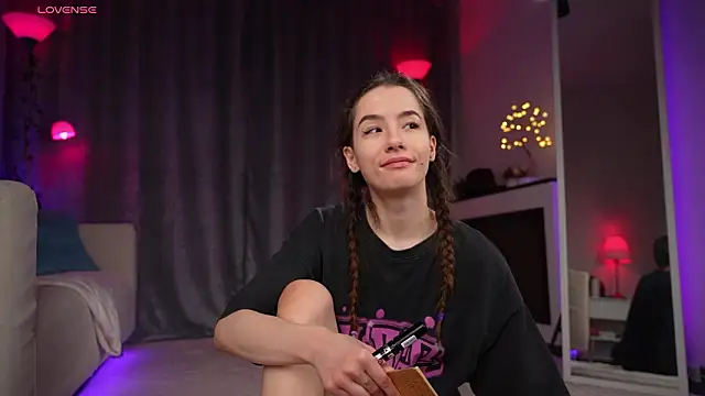 Snapshot of Amely_Young chatting on 02-21-26, 12:56 Amely Young online show from 02-21-26, 12:56