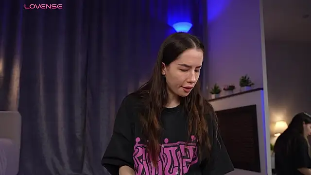 Snapshot of Amely_Young chatting on 02-07-26, 02:08 Amely Young online show from 02-07-26, 02:08