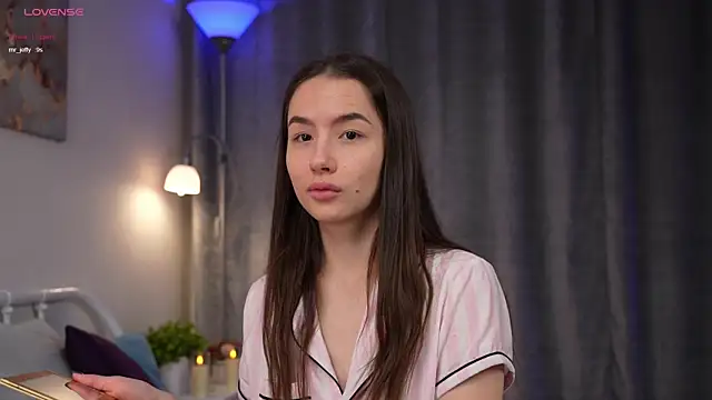 Amely Young online show from 11-06-25, 03:10