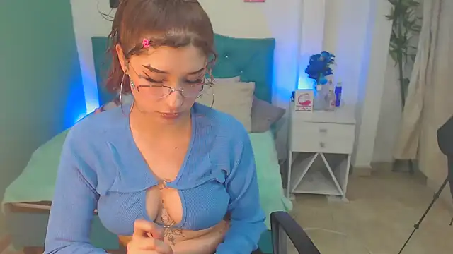 Snapshot of Cinthya-Gomez6 chatting on 02-26-25, 03:10 Cinthya-Gomez6 online show from 02-26-25, 03:10