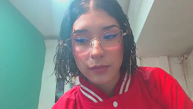 Snapshot of Cinthya-Gomez6 chatting on 03-15-25, 12:02 Cinthya-Gomez6 online show from 03-15-25, 12:02