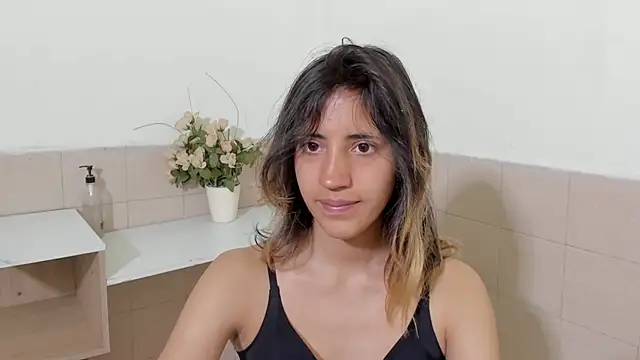 Snapshot of linnie_ chatting on 10-30-25, 01:31 linnie online show from 10-30-25, 01:31
