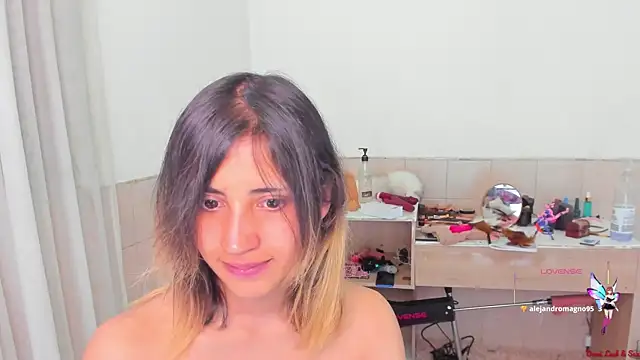 Snapshot of linnie_ chatting on 09-19-25, 10:25 linnie  online show from 09-19-25, 10:25