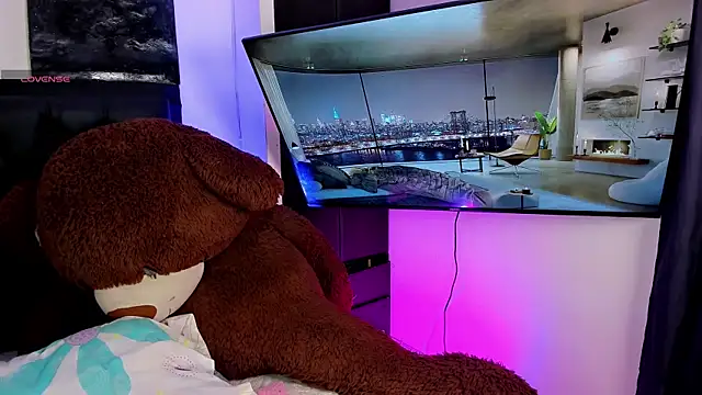 Maryonthemoon online show from 11-18-25, 05:11