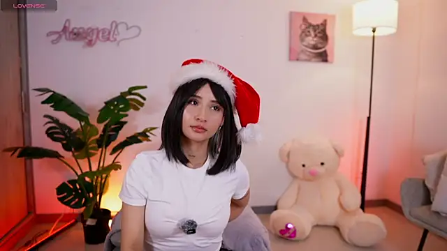 Angeeel  online show from 12-17-25, 04:06