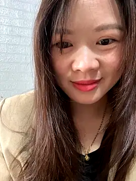 Snapshot of Hellen_111 chatting on 10-23-25, 02:10 Hellen 111 online show from 10-23-25, 02:10