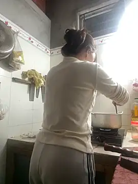 Snapshot of Hellen_111 chatting on 11-02-25, 11:04 Hellen 111 online show from 11-02-25, 11:04