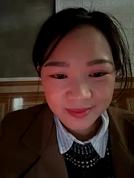 Snapshot of Hellen_111 chatting on 11-22-25, 05:06 Hellen 111 online show from 11-22-25, 05:06