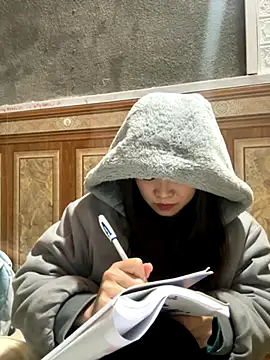 Snapshot of Hellen_111 chatting on 11-04-25, 09:46 Hellen 111 online show from 11-04-25, 09:46