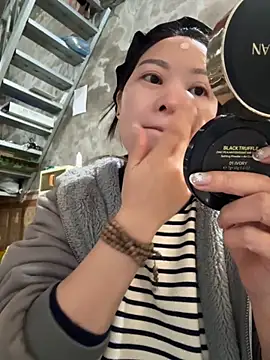 Snapshot of Hellen_111 chatting on 11-25-25, 04:46 Hellen 111 online show from 11-25-25, 04:46