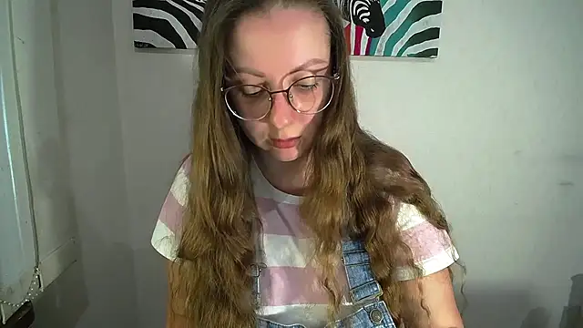 Snapshot of _Annabelle_Lee chatting on 06-18-26, 06:45 Annabelle Lee online show from 06-18-26, 06:45