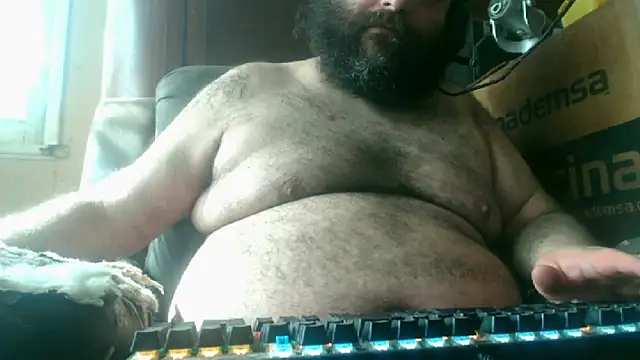 Snapshot of hairyhulk chatting on 12-18-25, 08:23 hairyhulk online show from 12-18-25, 08:23
