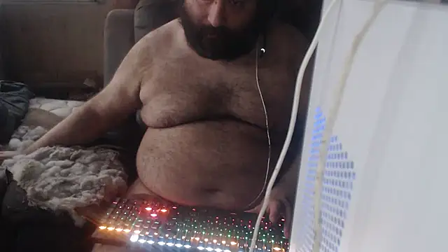 Snapshot of hairyhulk chatting on 03-31-26, 10:23 hairyhulk online show from 03-31-26, 10:23