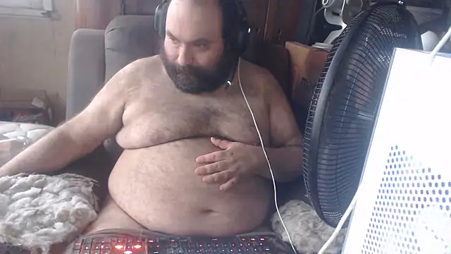 Snapshot of hairyhulk chatting on 04-01-26, 09:45 hairyhulk online show from 04-01-26, 09:45
