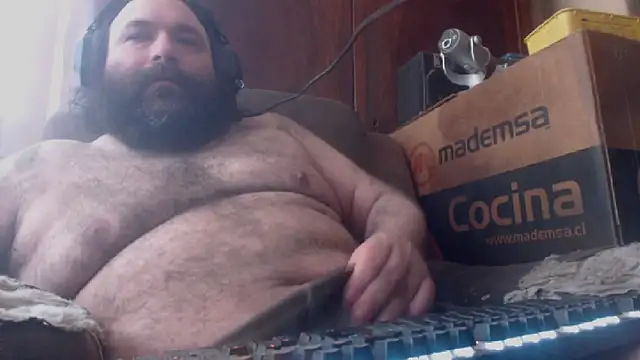 Snapshot of hairyhulk chatting on 11-30-25, 05:14 hairyhulk online show from 11-30-25, 05:14