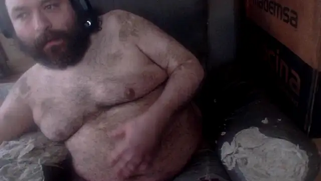 Snapshot of hairyhulk chatting on 10-31-25, 09:22 hairyhulk online show from 10-31-25, 09:22
