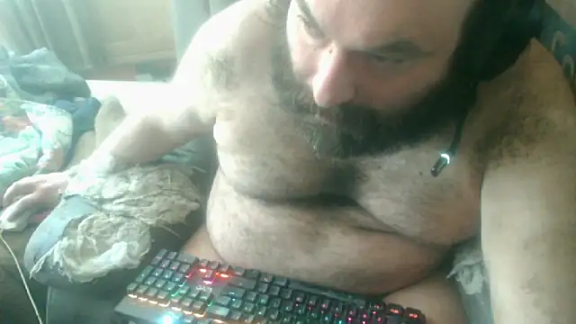 Snapshot of hairyhulk chatting on 12-22-25, 05:35 hairyhulk online show from 12-22-25, 05:35