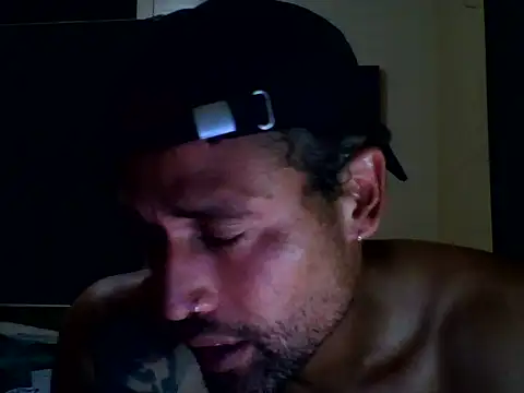 Snapshot of Tomcat1800 chatting on 02-21-25, 11:44 Tomcat1800 online show from 02-21-25, 11:44